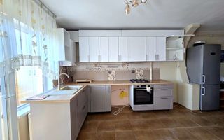 Apartament cu 3 camere de vânzare, parcare– Șesul de Sus, Florești - Poză 2