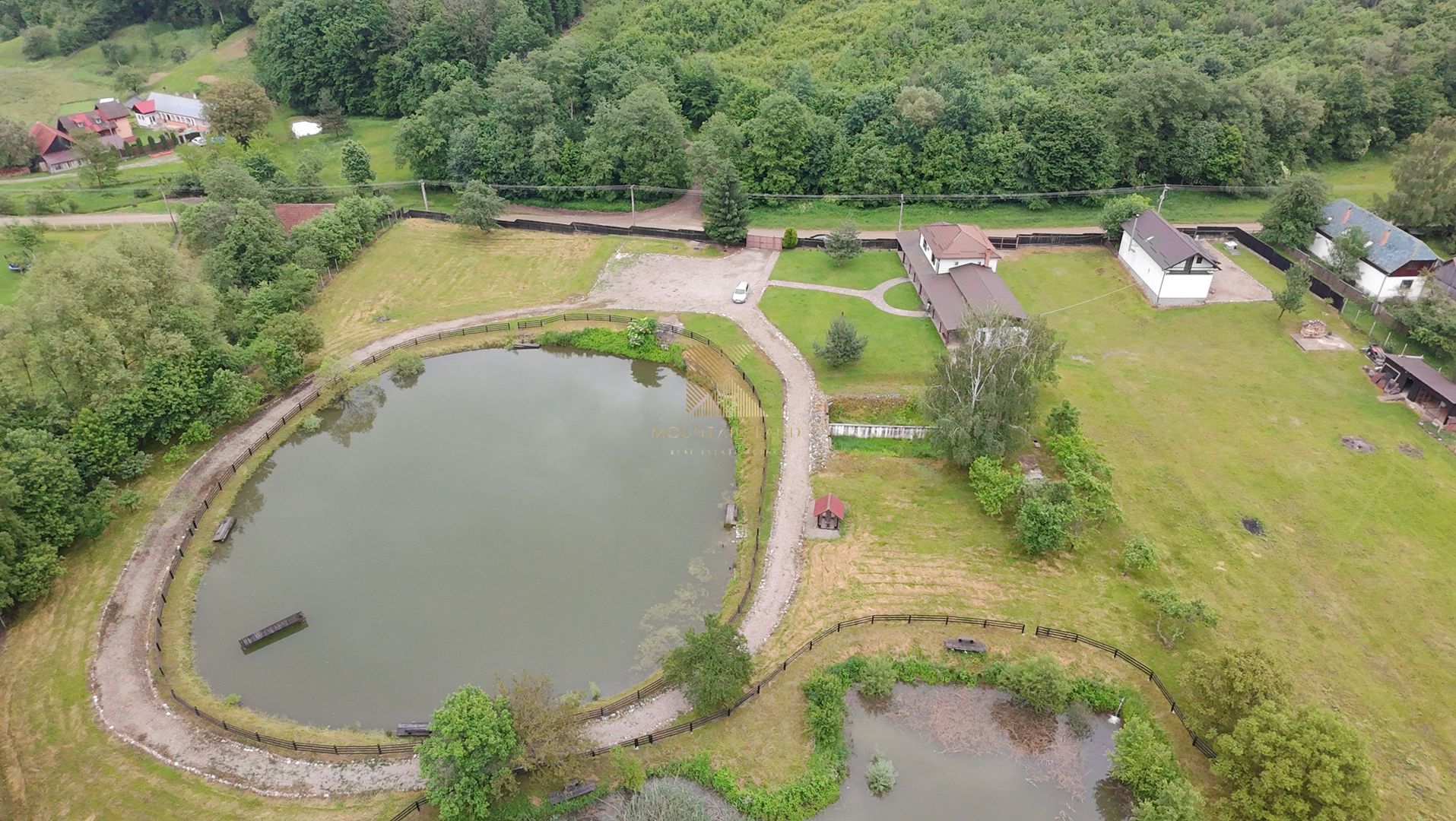 Complex turistic și proprietate deosebită de vânzare în Valea Dobârlău - Poză 4