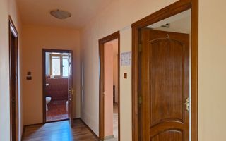 Casă Vilă cu 9 camere și piscină încălzită în localitatea Cornu - Poză 18