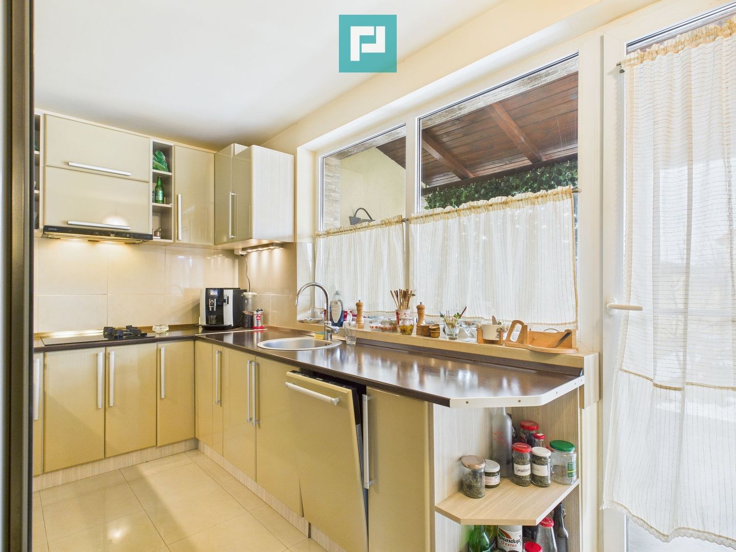 Vilă elegantă cu etaj în Zădăreni - Poză 10