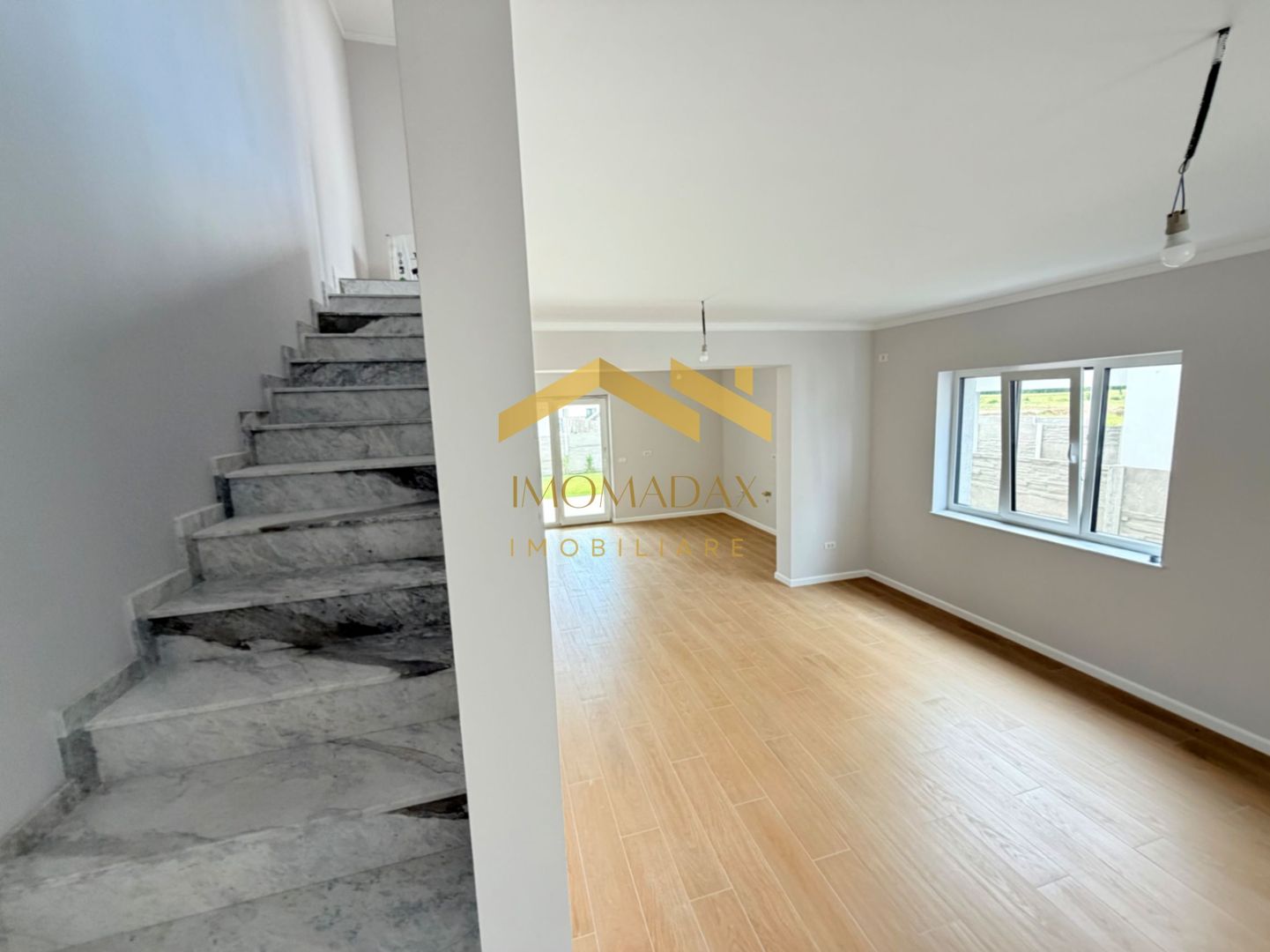 Bucovăț-Duplex 4 Camere-La Cheie - Poză 19