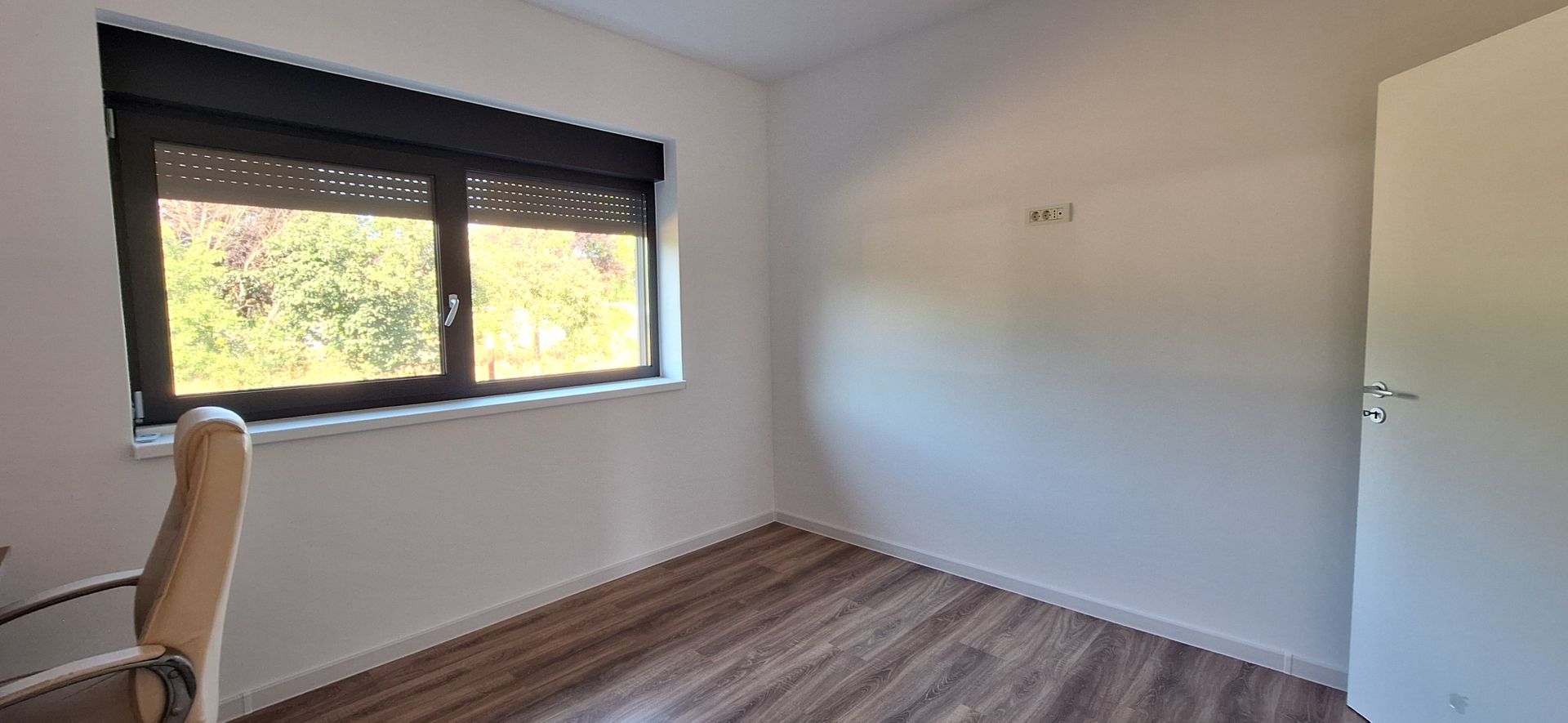 Casa individuala parter cu garaj - Dumbravita - Poză 21