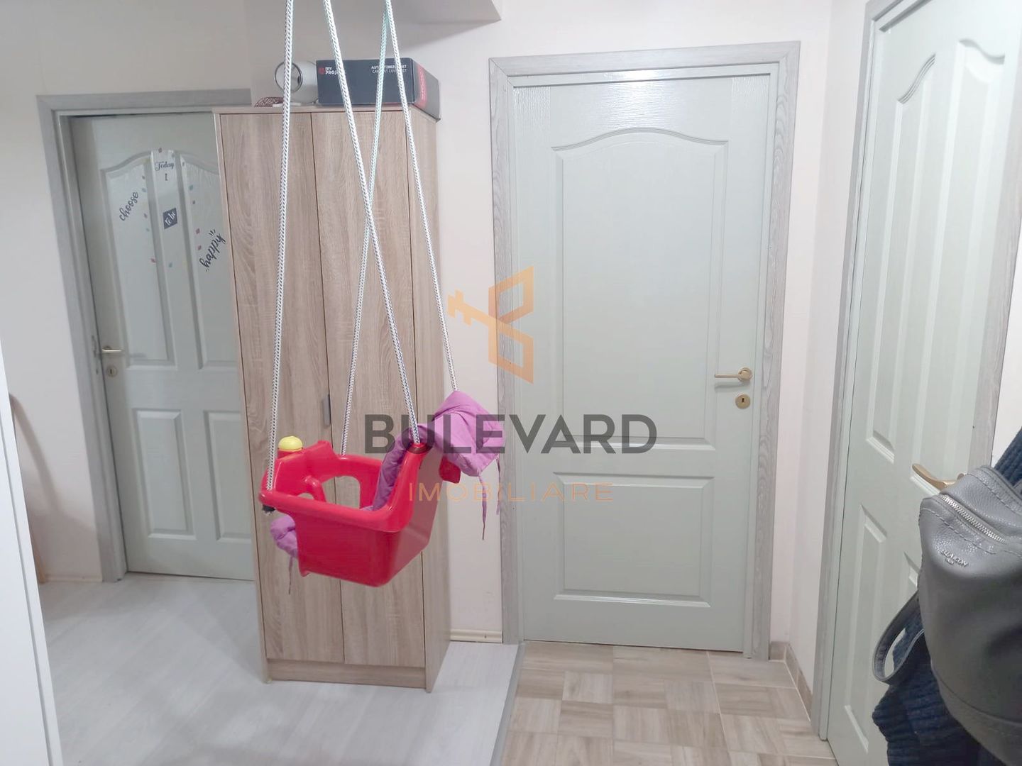 Apartament cu 3 camere, zona strazii  Florilor! - Poză 7