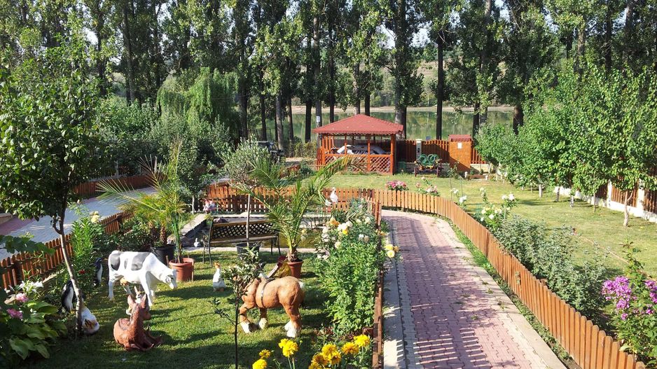 Vand/Inchiriez Casa 460mp+teren 1090mp Lac Ezareni - 1250euro/mp - Poză 4