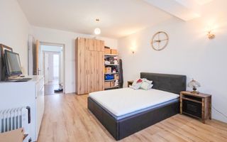 Casă spațioasă de vânzare – Strada Republicii nr. 105, Dragomirești - Poză 11