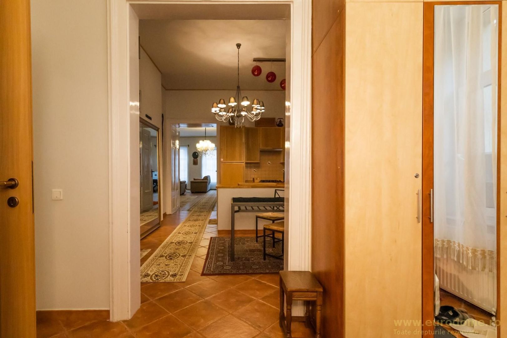 Piata Sfatului, apartament  deosebit, luminos, cu priveliște frumoasă - Poză 12