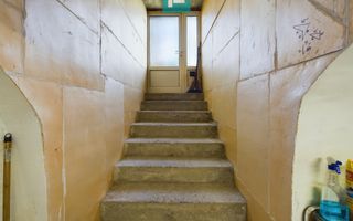 Casă la curte comună, zonă ultracentrală - Poză 17