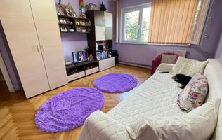 Apartament cu trei camere,etaj 2 - zona Cetatii