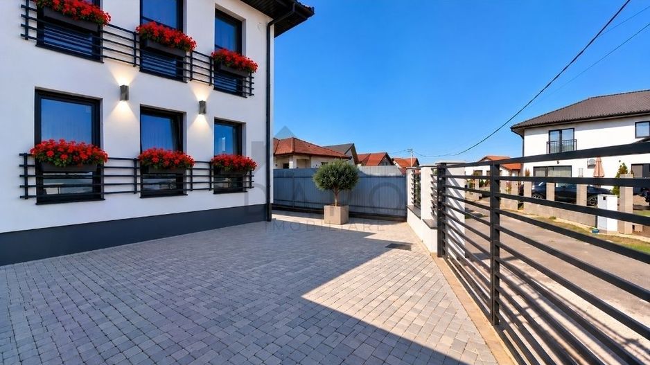Casă cuplată absolut la cheie - Poză 1
