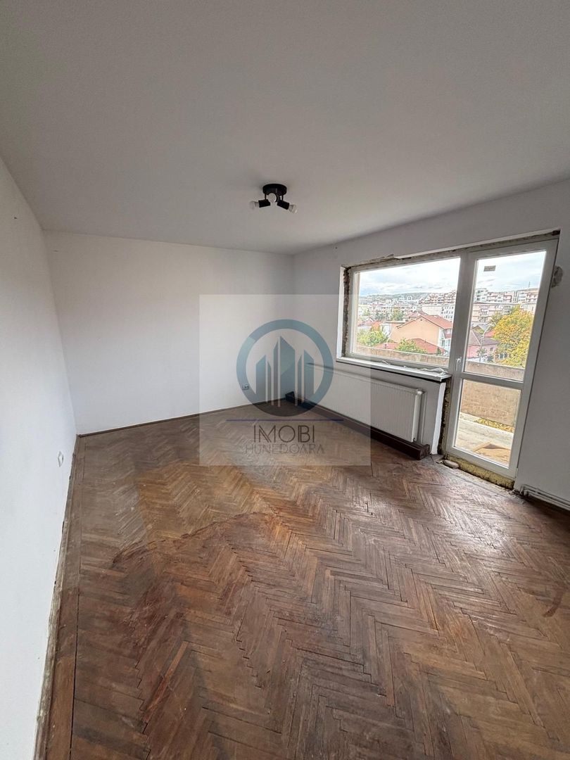 Apartament 2 camere decomandat situat Deva, strada Maraști etaj 4 - Poză 1