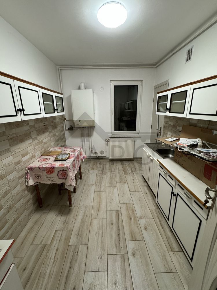De inchiriat apartament cu 2 camere in cartierul Unirii, zona Darina - Poză 1