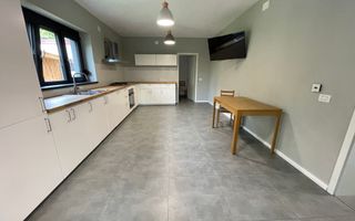 Casa spatioasa,amenajata in zona Lipovei - Poză 2