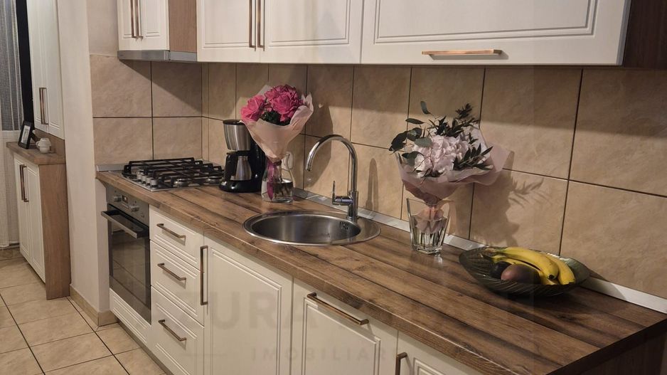 Apartament 3 camere 2 dormitoare pivnita in Vasile Aaron - Poză 2