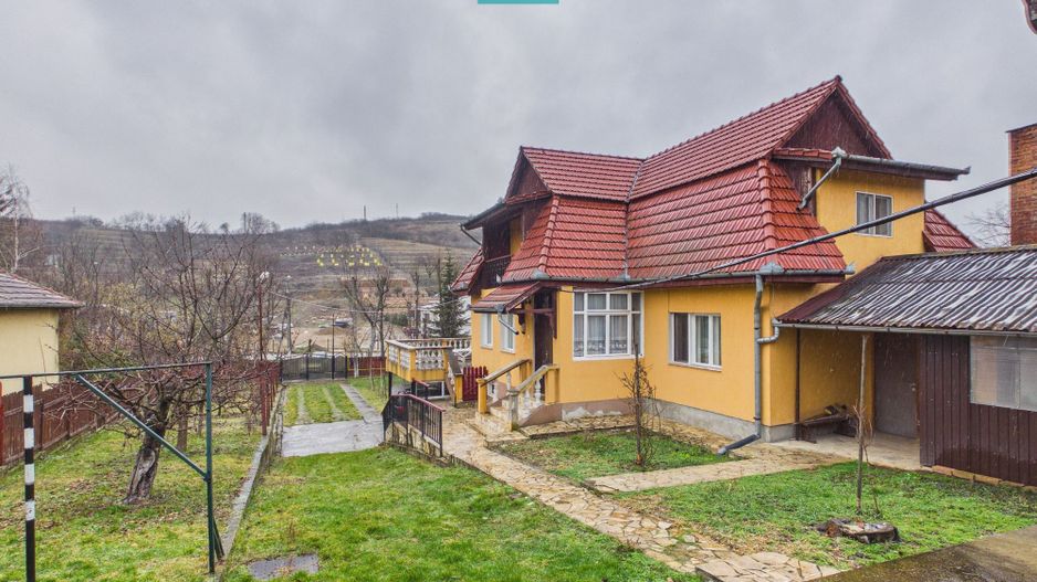 Vilă stil montan, 270 mp, teren 3000 mp - Poză 2