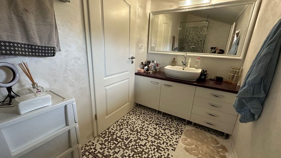 Casa la artera pretabilă Clinica medicala / birouri - Poză 29