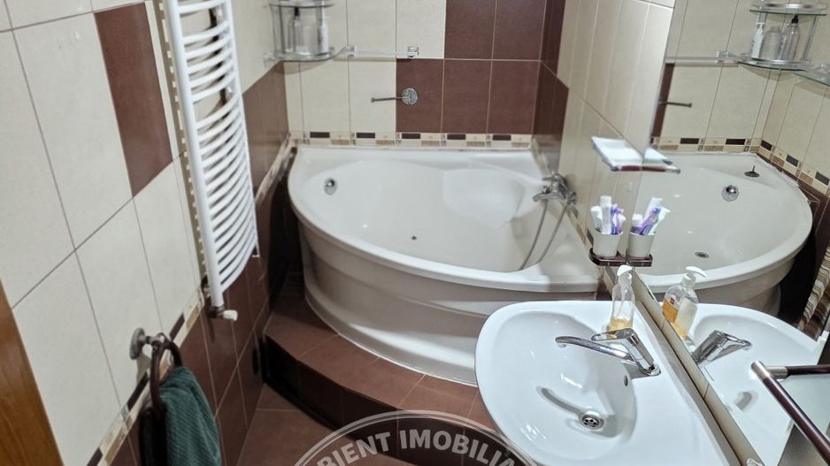 Apartament cu 3 camere, mobilat și utilat, VASLUI - zona CENTRU; - Poză 11