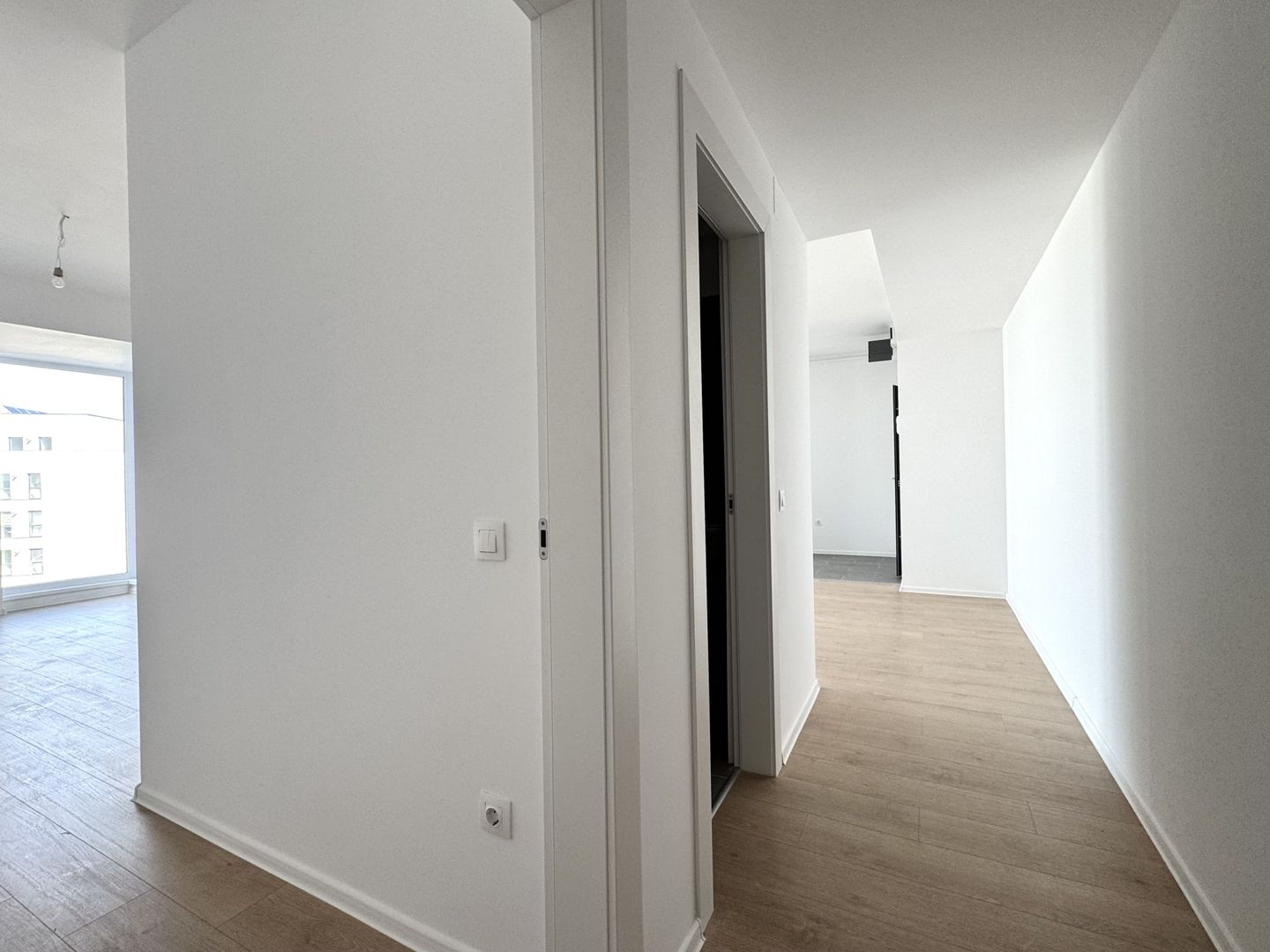 3 camere 76 mp SU + Balcon 6.5mp - Zona Lac Straulesti-Mall Colosseum - Poză 2