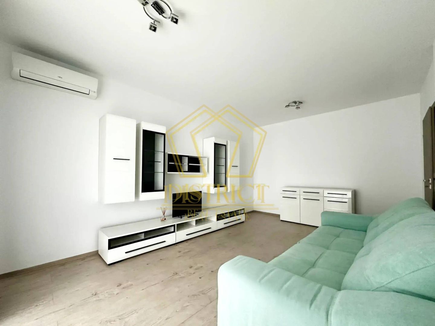 Apartament superb cu 2 camere | Pet Friendly | Iris Torontal - Poză 2