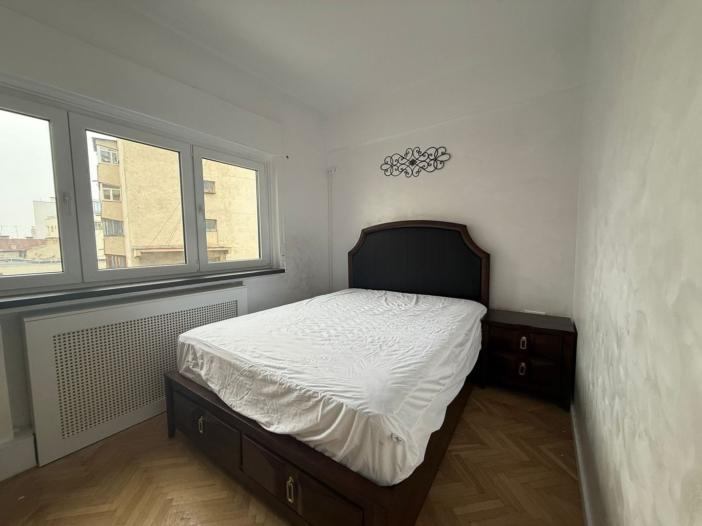 APARTAMENT 4 CAMERE | RENOVAT CENTRALĂ PROPRIE | ZONA MAGHERU | 5 MIN METROU - Poză 3