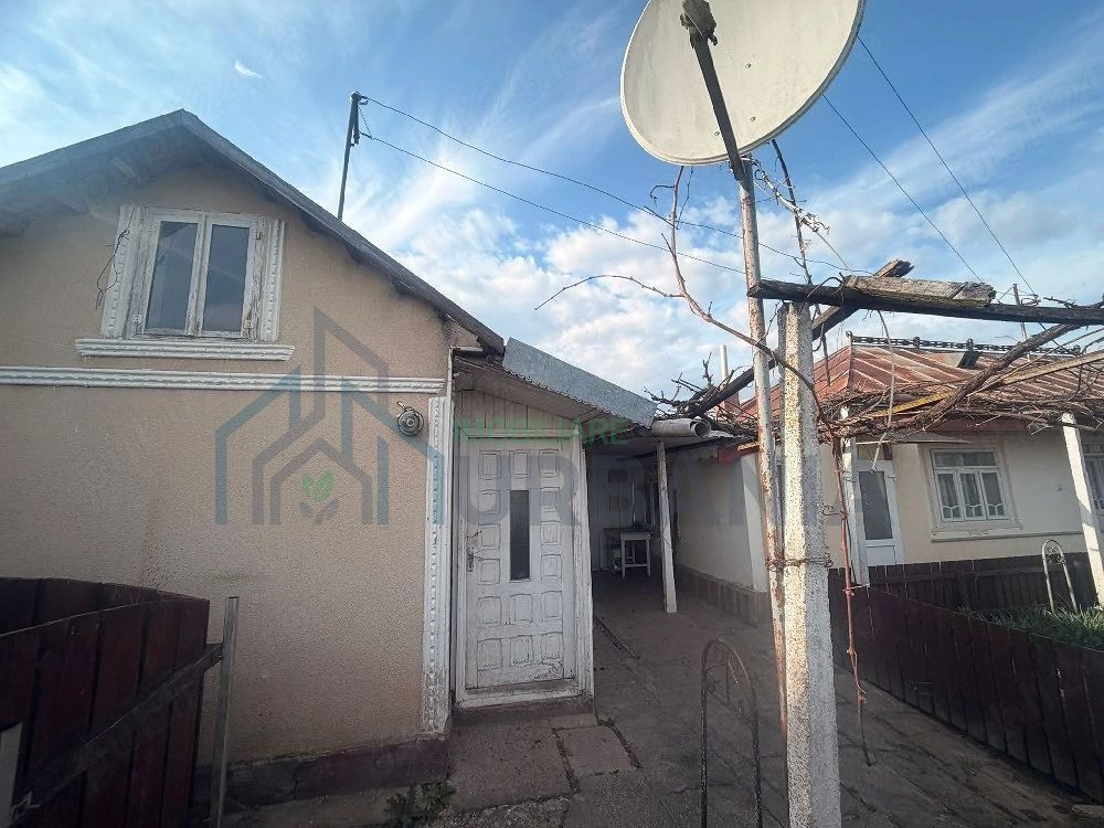 Casă de vânzare în Bivolari, județul Iași – 70 mp construcție, teren 1800 mp - Poză 1