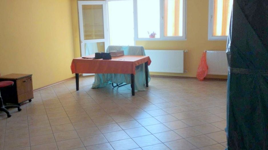 De vanzare apartament cu 3 camere, General, etaj 5/5 cu lift, 120.000 euro - Poză 3