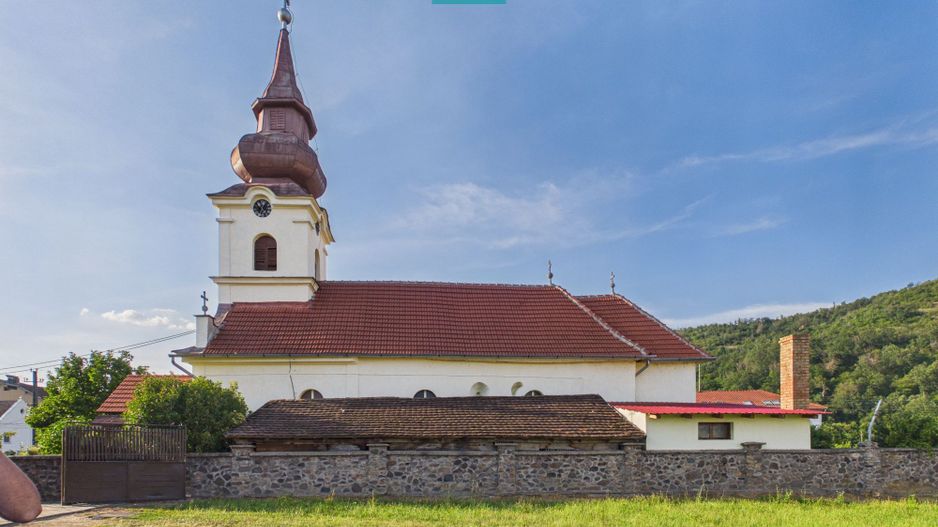 Casă în centrul localității Dezna, județul Arad - Poză 17