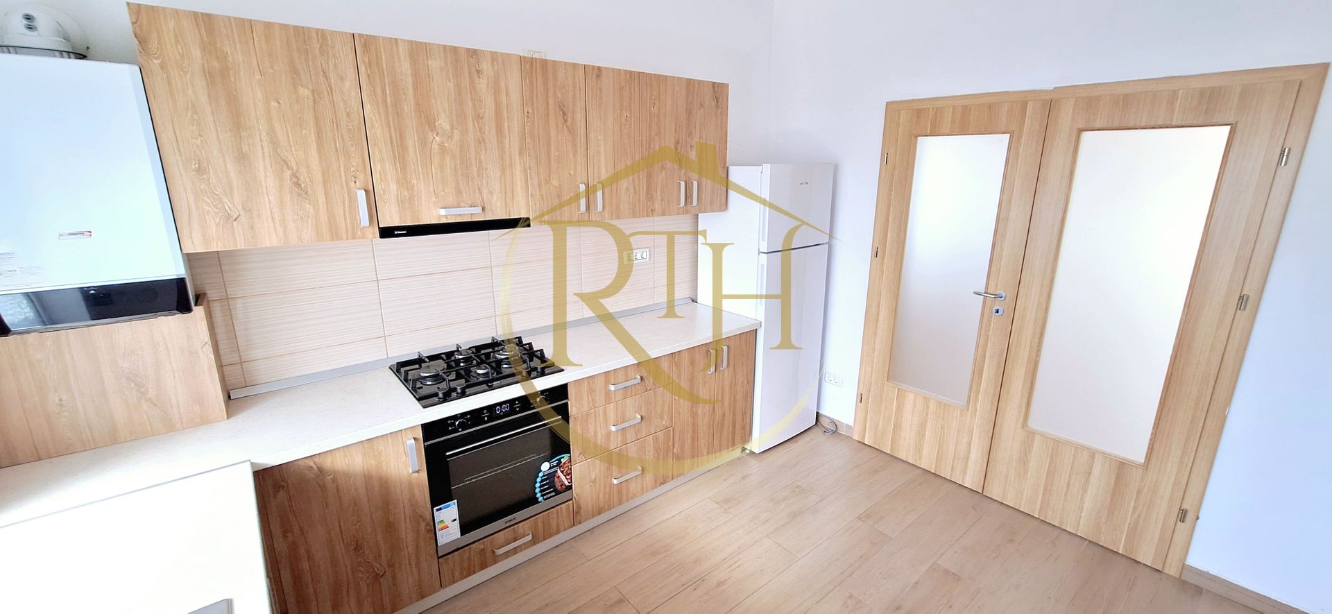Oferim spre inchiriere casa cu 4 camere,Nemobilata in Dumbravita,aproape de Lidl - Poză 6