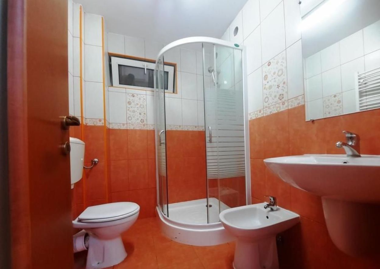 Duplex P+1, 4 camere, scara interioara, curte proprie, 104 mp, an 2013 - Poză 4