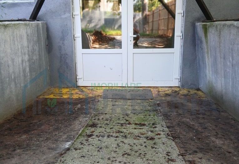 Spațiu de închiriat în Târgu Frumos, cu suprafață generoasă și curte interioară - Poză 2