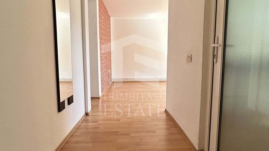 Apartament cu 2 camere de vânzare la mansardă în zona Poarta 6 - Poză 10