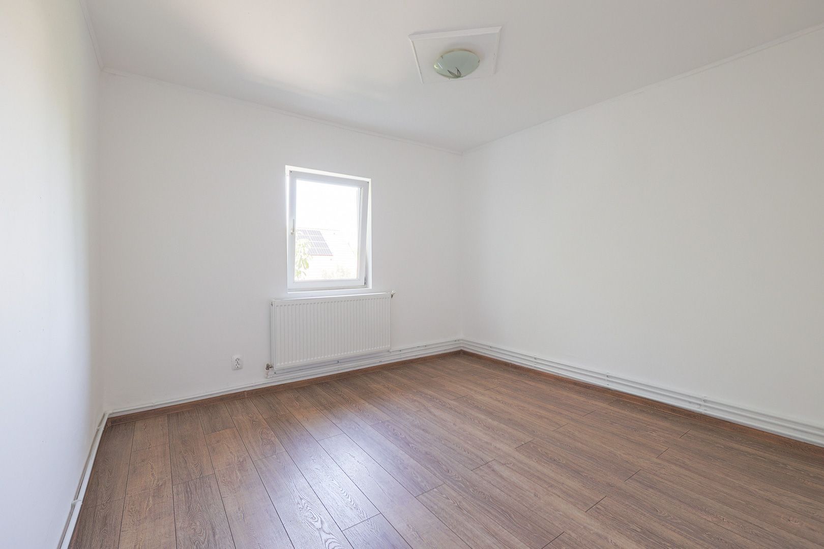 PRET NOU! Apartament 1 camera - renovat - Parneava, Arad - COMISION 0 - Poză 2