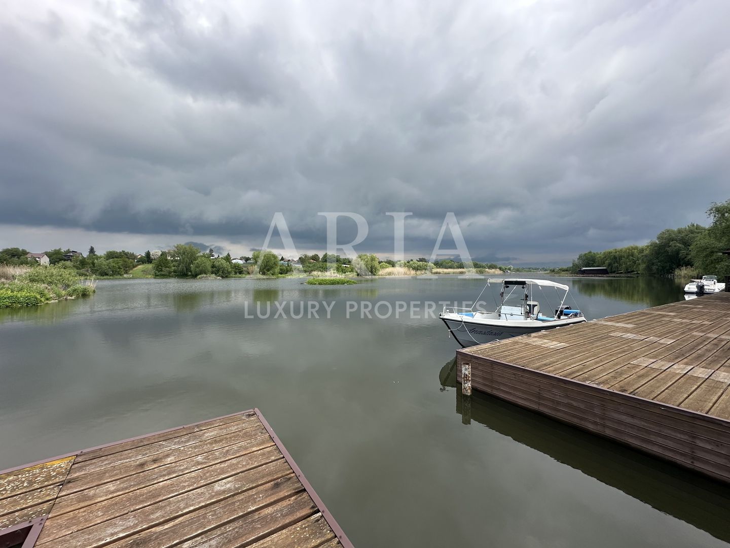 SNAGOV VILA | 36m DESCHIDERE LA LAC | PONTON 250mp | JACUZZI | SPA | BOWLING - Poză 2