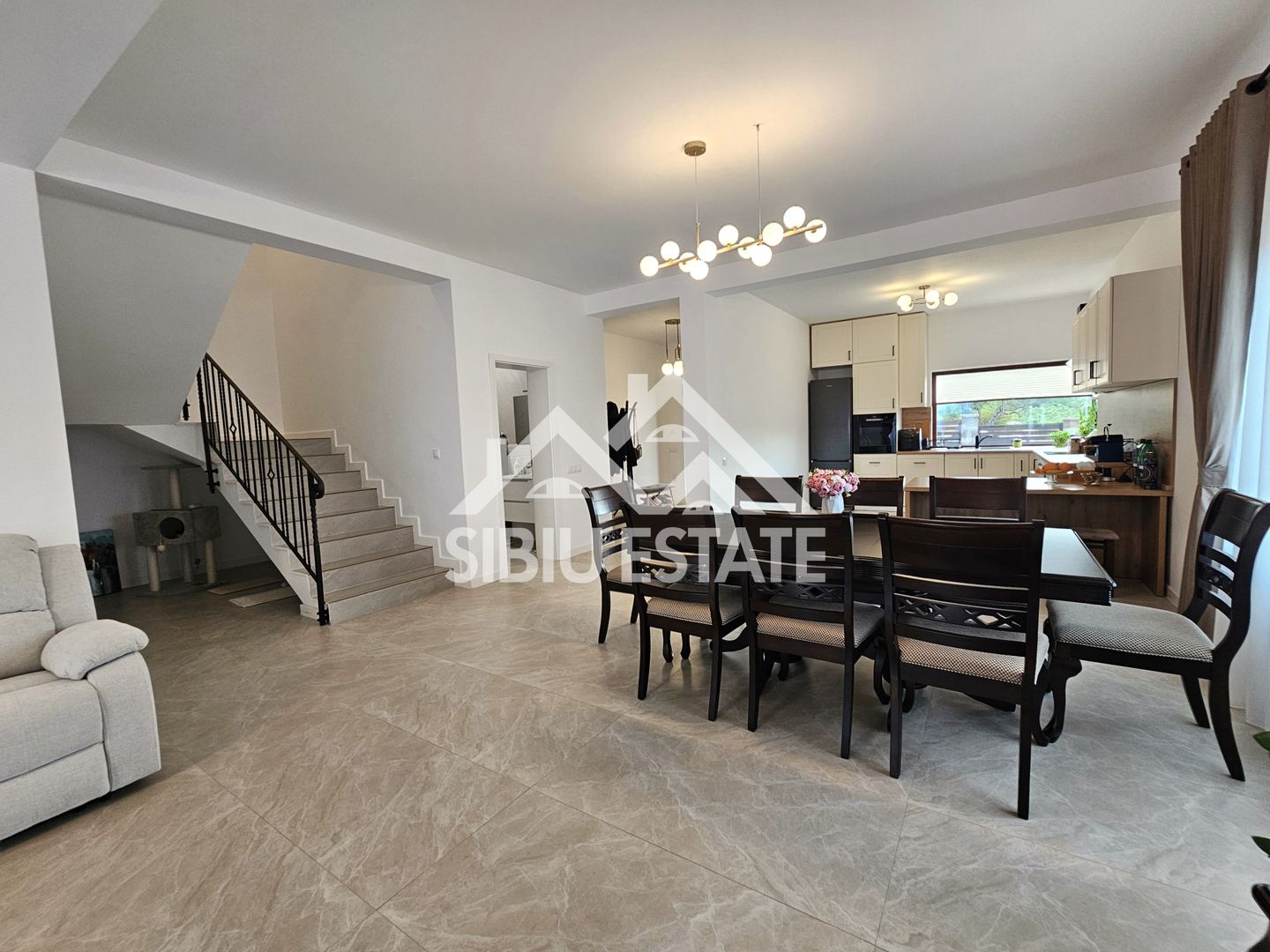 Casa Sibiu Cisnadioara, casa cu garaj, 5 camere, 3 bai - Poză 19