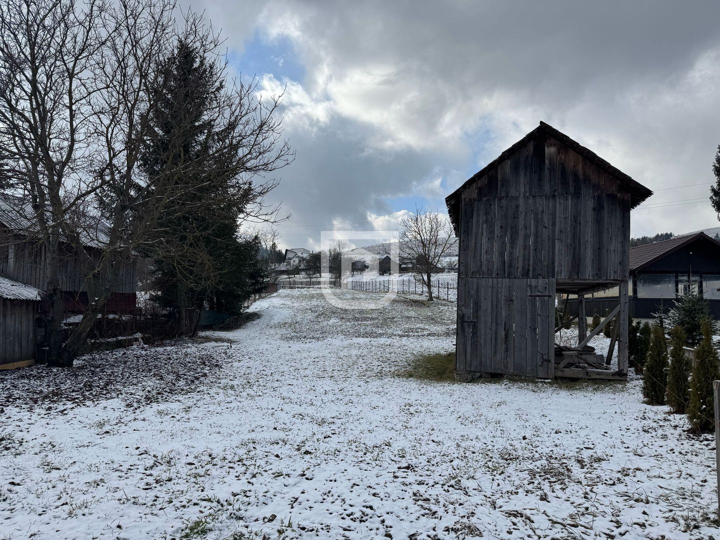 De vanzare casa, atelier fierarie, 4 anexe - 2507 mp in Manastirea Humorului - Poză 13