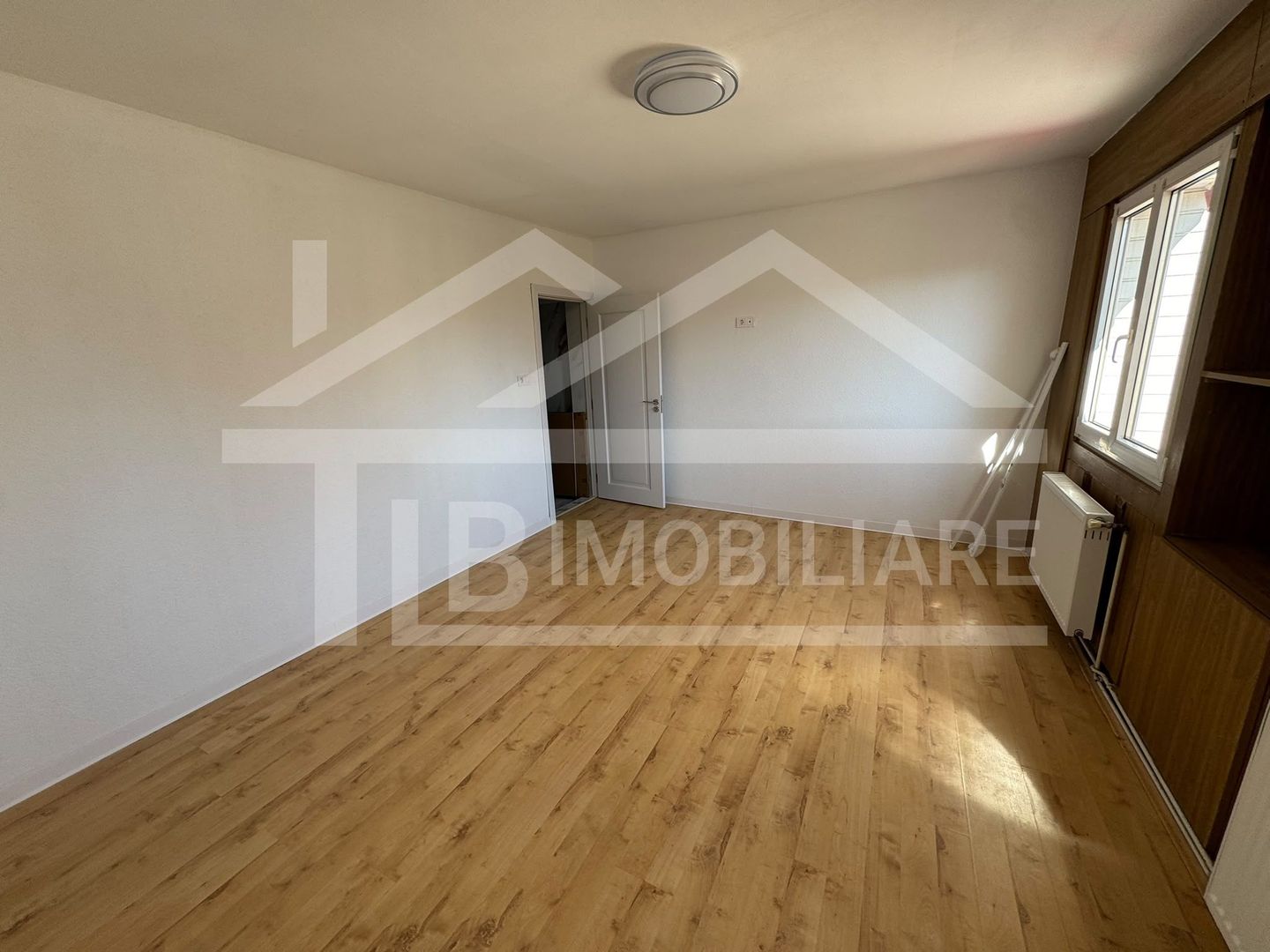 Casa cu 4 camere, 180 mp, Zona Semicentrala - Poză 9