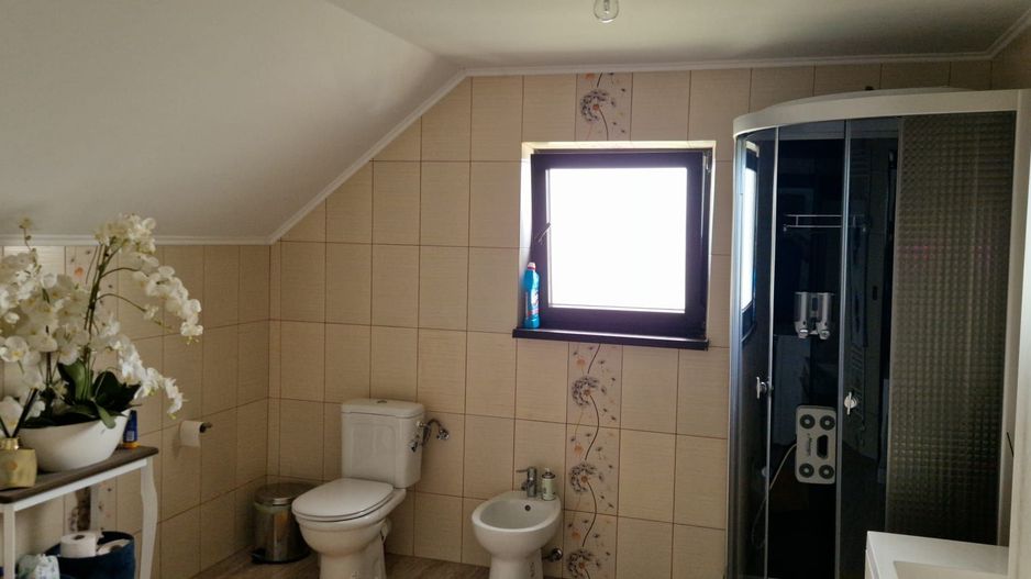 SE VINDE | Casa generoasă în Camirzani | Suceava - Poză 10