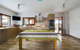 Casă Impresionantă Curte Generoasă Construcție de Calitate Berceni - Poză 2