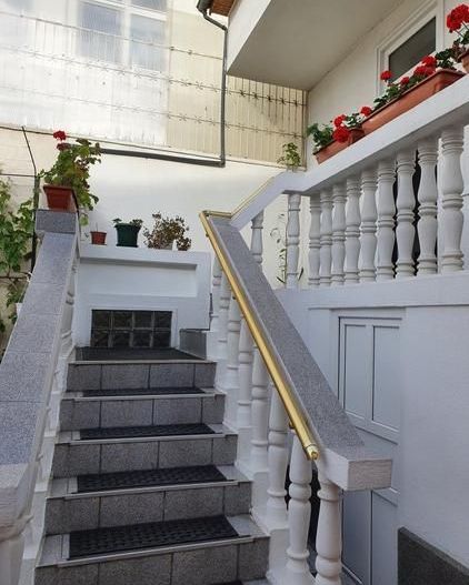 vila 7 camere birouri-sediu firma Cotroceni - Poză 2
