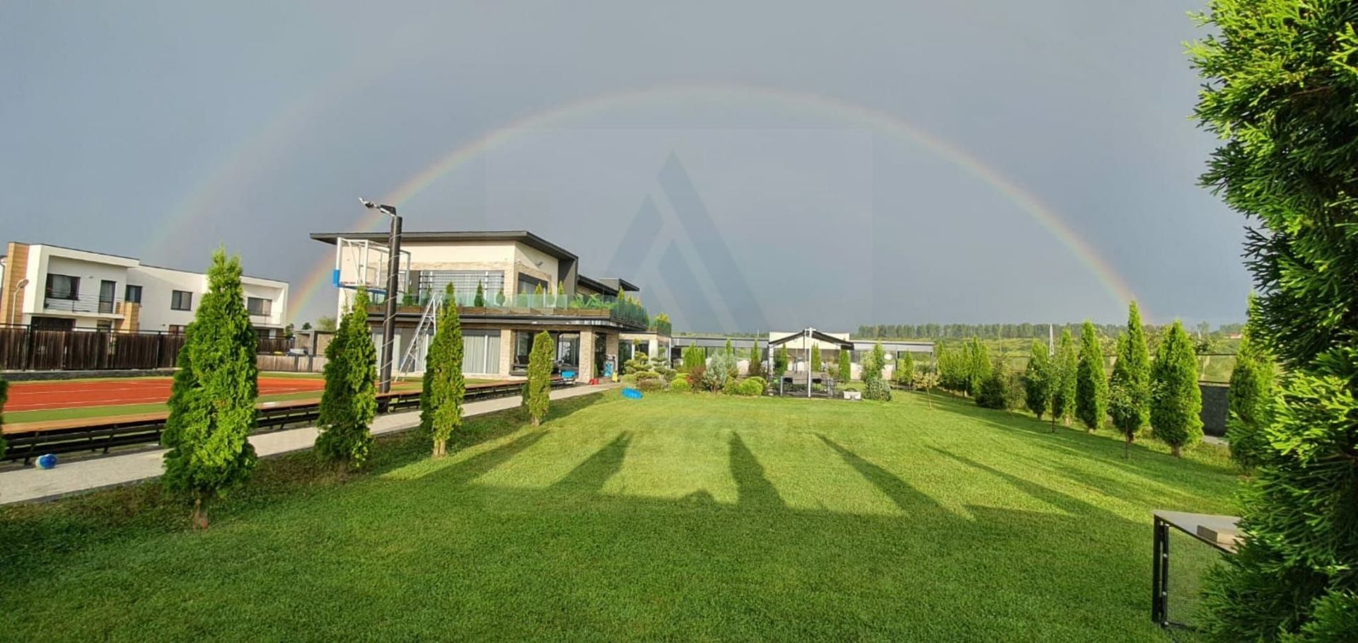 Vila ultrafinisata 550 mp utili si 2000 mp teren amenajat in Sibiu - Poză 16
