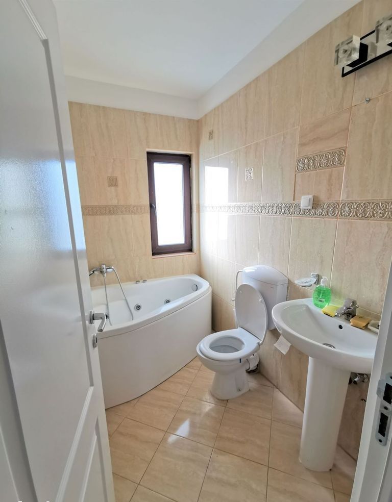 Corbeanca, inchiriez vila stil american, cu semineu si panouri solare - Poză 4