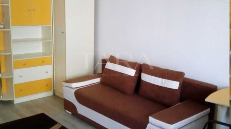 Apartament cu 3 camere Zona Centrala - Poză 2