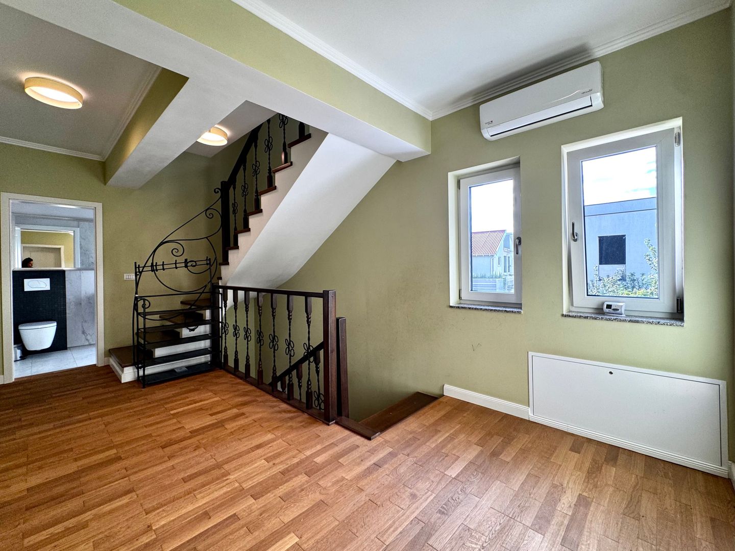 Casa spațioasă, cu teren generos, zona liniștită - in Braytim - Poză 14