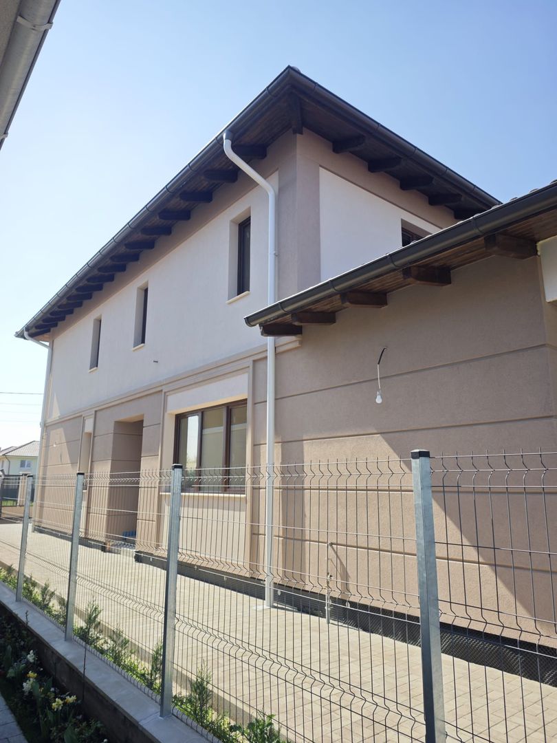 Duplex cu 4 camere si teren generos 350mp - Poză 26