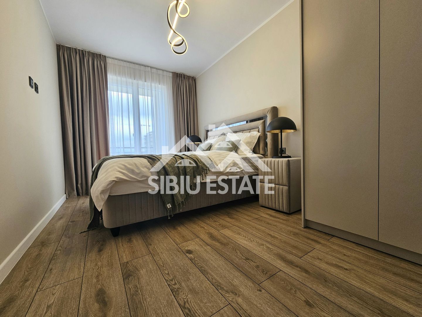 Apartament 3 camere, 2 bai terasa langa Mall Selimbar - Poză 6