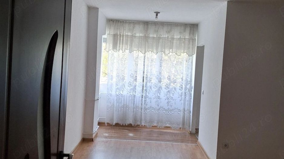 DE VANZARE  GARSONIERA ZONA LUJERULUI - Poză 2