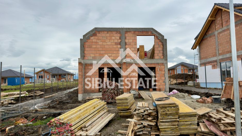 Casa noua oportunitate investitie sau locuinta - se vinde la ROSU - Poză 5