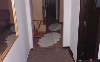 De închiriat apartament 3 camere - Poză 2