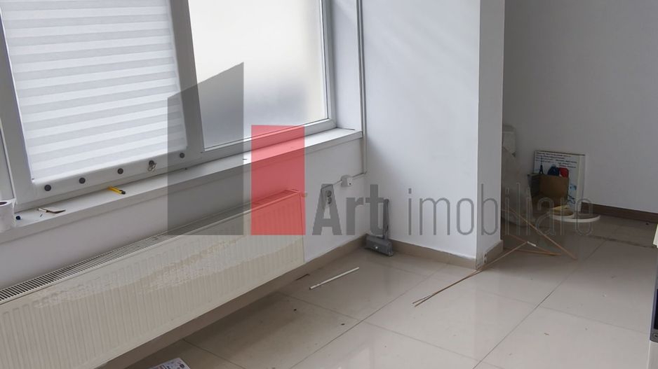 Spatiu comercial 2 etaje stradal, compartimentat - Poză 2
