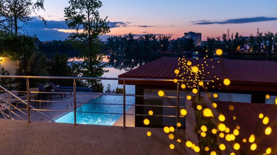 Vilă cu acces direct la lac | Piscină încălzită, sauna - Poză 1