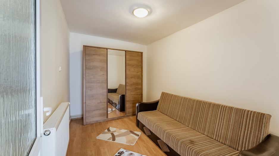 Casă cu 2 camere în Bujac - Poză 9